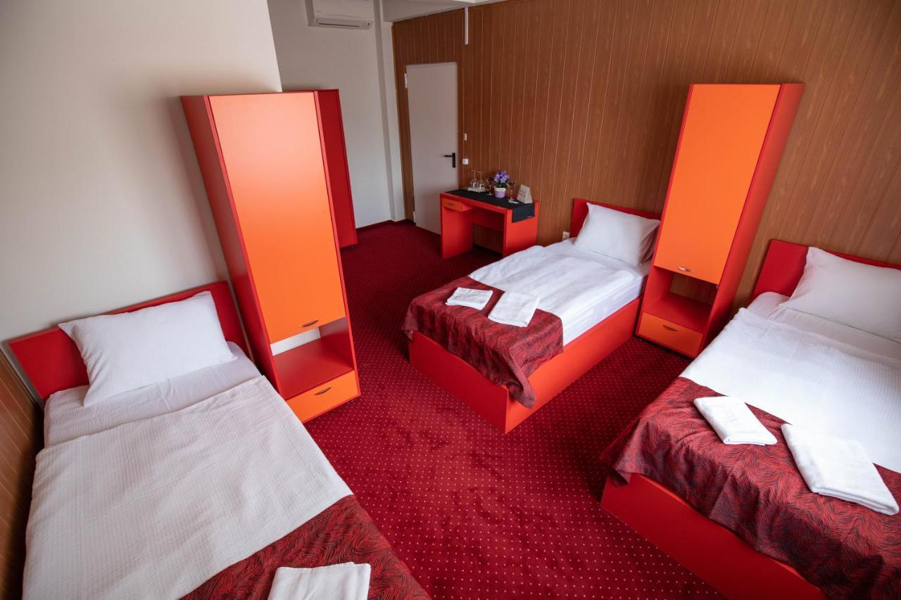 Nepliget Hotel บูดาเปสต์ ภายนอก รูปภาพ