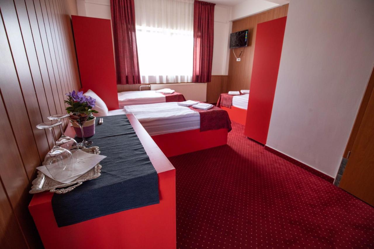 Nepliget Hotel บูดาเปสต์ ภายนอก รูปภาพ