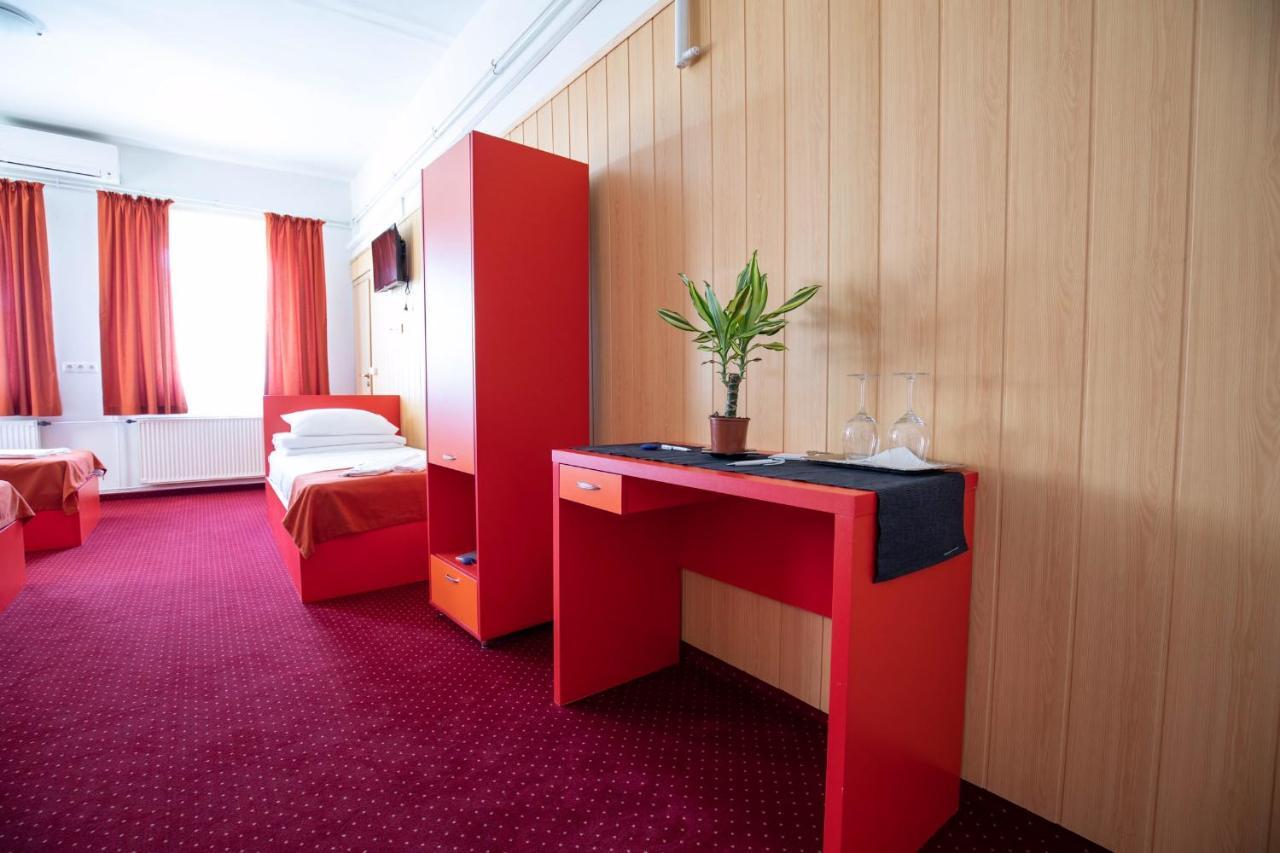 Nepliget Hotel บูดาเปสต์ ภายนอก รูปภาพ